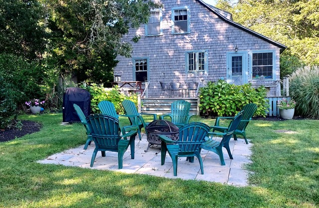 3 Bedroom Vintage Cape Cod home with Large backyard and close to beach