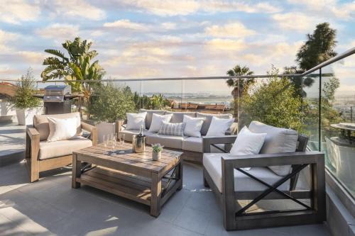 3 Bedroom with Ocean View Jacuzzi and Parking