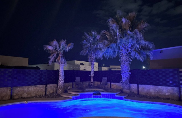 3 bedroom with pool, pool table and more