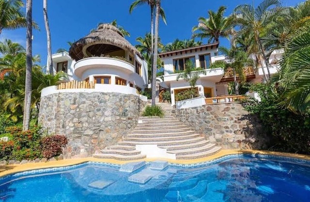 A small, pet friendly, ocean view retreat on San Pancho!