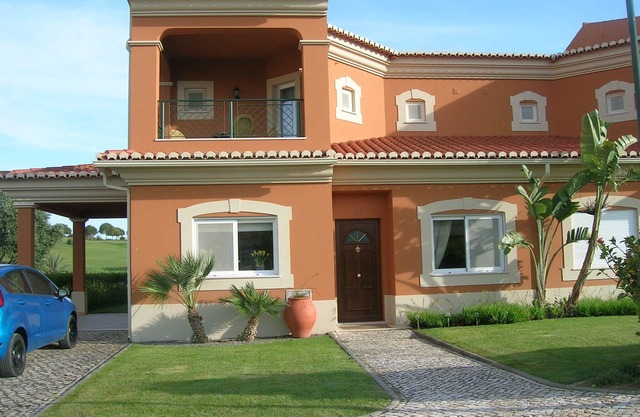 3-Schlafzimmer-Villa mit einem nach Süden privaten Garten Zugang zum Golfplatz und Pool mit Blick