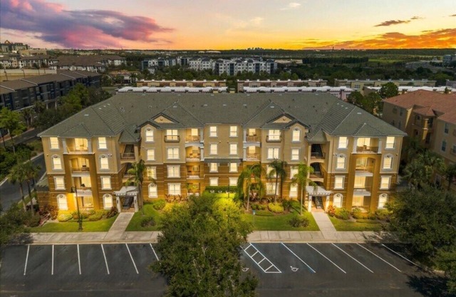 3 Bedrooms/2 Bathrooms/Vista Cay (4814-405 CA)