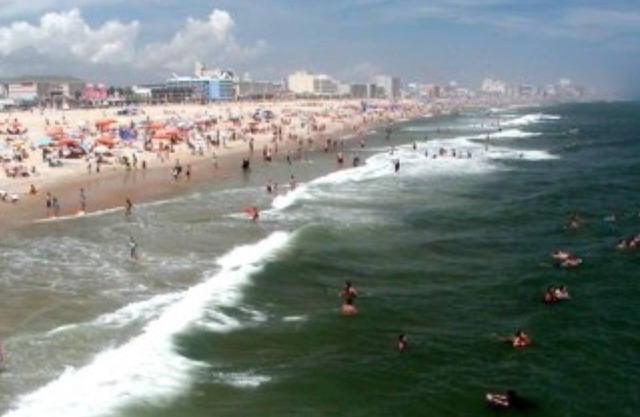 3 Schlafzimmer; 2 Vollbäder; zentrale Klimaanlage; Abkürzung zum Northside Park