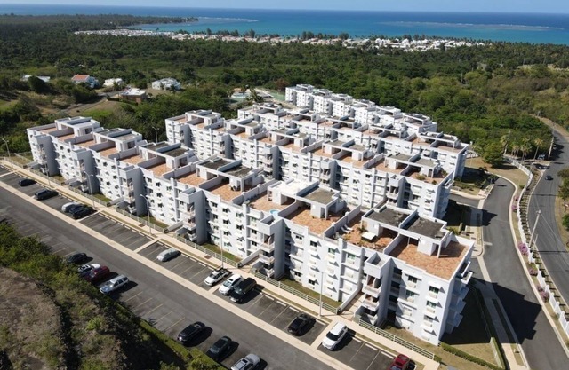 3 Bedrooms Apt. close to main beaches/ attractions