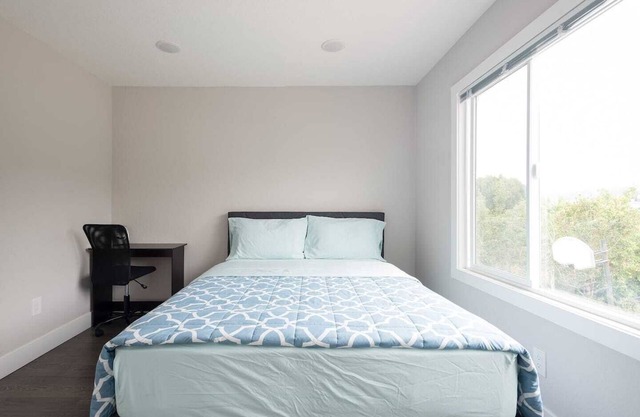 3-Bedrooms house bordering from SF & SFO