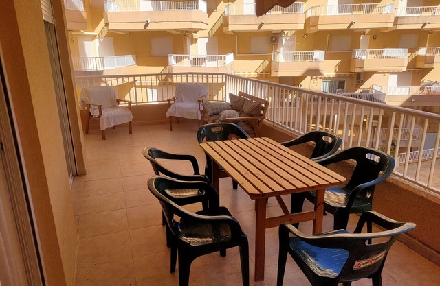 3 Schlafzimmer, große Blöcke, große Terrasse, Bad und WC, neu, funktional, Garage, Pool für qequeos, Schwimmbad