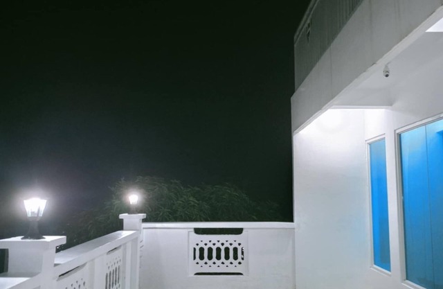 3 bedrooms with Amazing views of Mayon Volcano. 3rd floor w/ access to rooftop