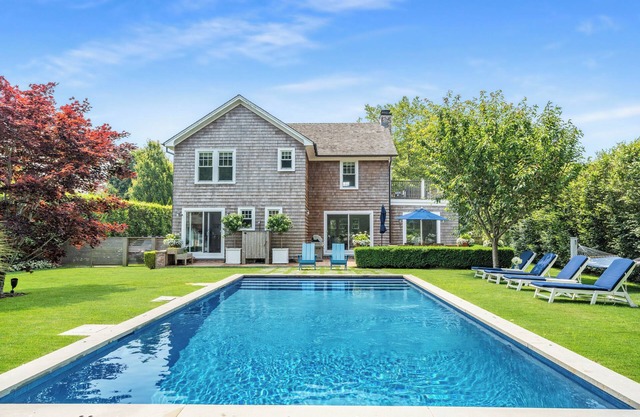 3 Blocks From Beaches and Southampton Village's Shops and Dining!