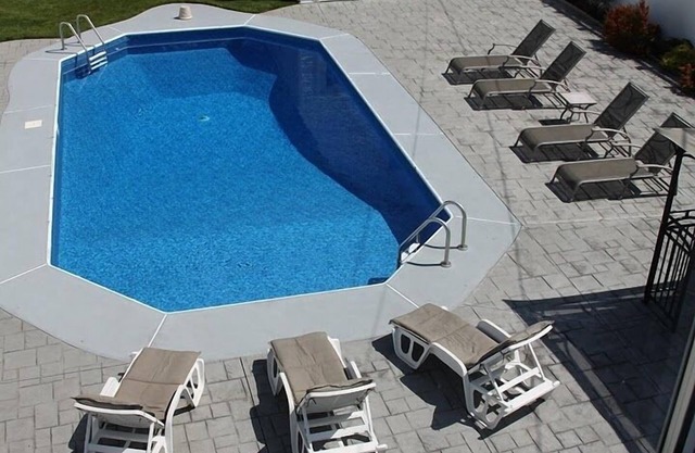 3 Blocks zum Strand und einem Pool im Erdgeschoss!