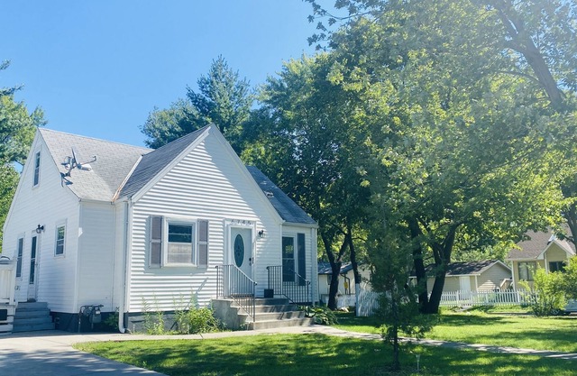 3 BR, 1BA - Sleeps 7 - Close to MOA/Airport/Downtown - Close to Lakes & Rivers