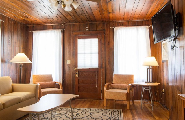 3 BR 2 BA Cottage, Haustiere erlaubt, zu Fuß 300 Ft. zum Meer, Promenade und Pier