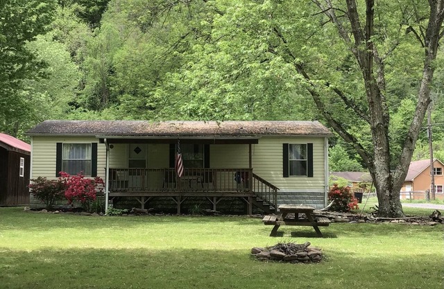 3 BR 2 Bath house in Hinton, WV inside the New River Gorge National Park.