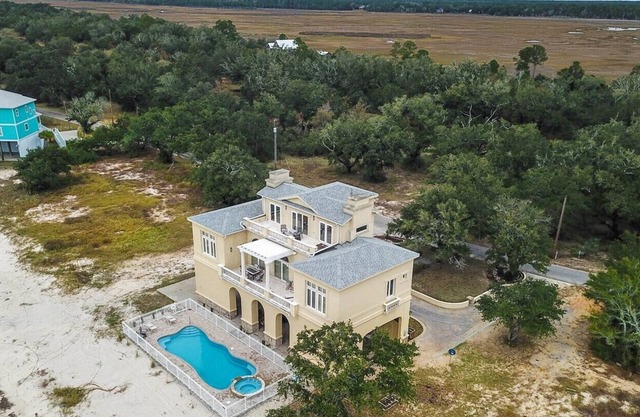 3 BR/2 Full & 1 Half BA Home - Oceanfront in Mississippi, Pool-Sleeps 8