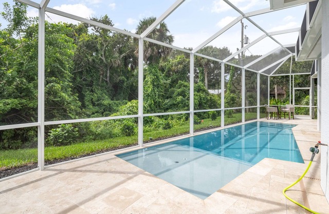 3 BR, 3 baths home: Heated pool and Walk to the beach. Sleeps 10!