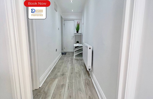 Apartment-Ensuite mit Dusche-Modern-Gartenblick-Three bedroom