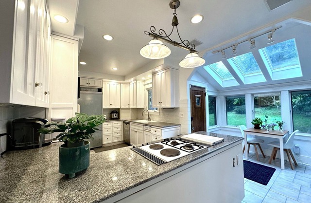 3 BR Beautiful Lake View Home