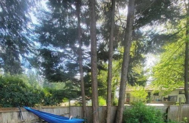 3 BR, by Skytrain, Free Parking, Near Coquitlam Centre, Family Friendly!