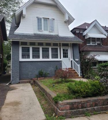 3 BR House in Toronto Downtown