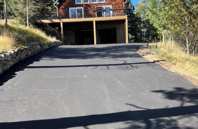 3 BR +Loft + 2 Bathroom Mtn Cabin w/ Hot Tub - New Deck and Paved Driveway!