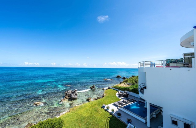 3 BR Ocean Front Home w/ Pool