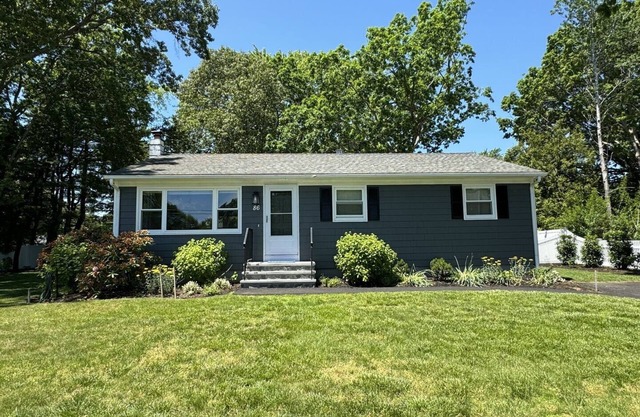 3 BR ranch in Mettatuxet on large, private lot with bocce court & outdoor shower