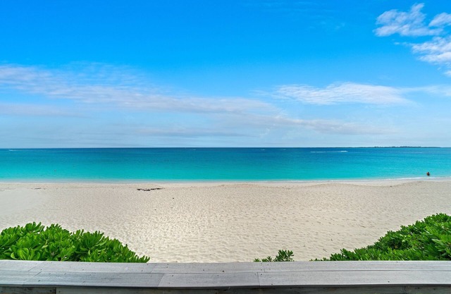 3 BR Stadthaus nur wenige Schritte vom Paradise Island Strand entfernt KEINE HURRIKANISCHEN SCHÄDEN!