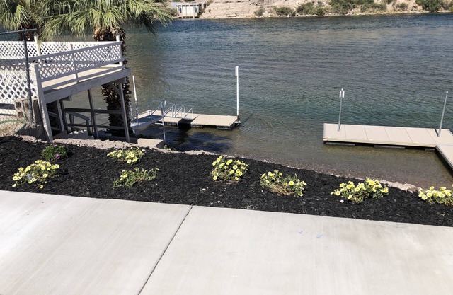 3 brm Riverfront home with dock, Beautiful nighttime views