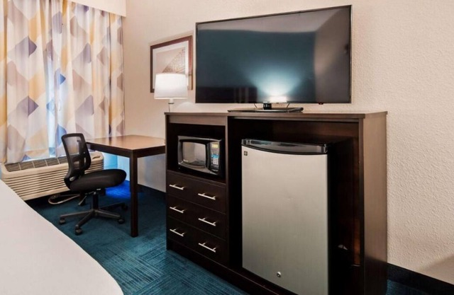 3 Budget-Friendly Units, Free Breakfast, Near Wheeling Island Casino, Good Zoo