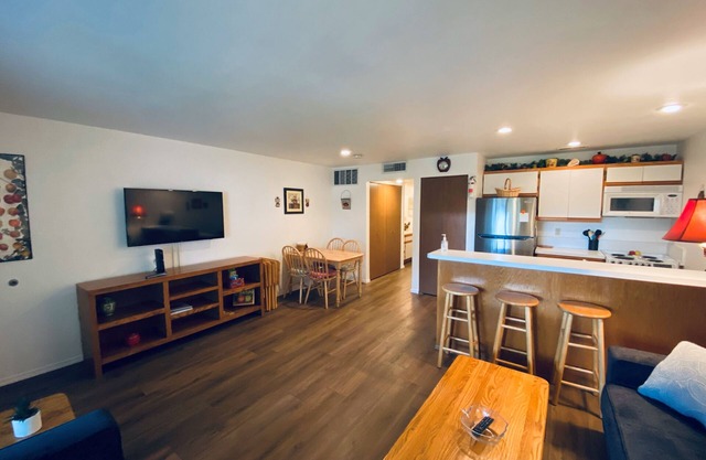 #3 Condo near large pool & shuttle to Gorge Amp-book separately