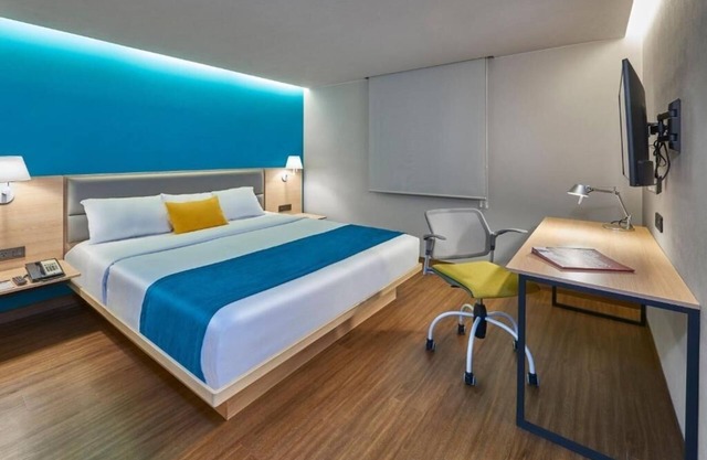 3 Contemporary Rooms for Transit Travelers w/Kitchenette & Free Breakfast