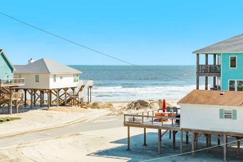 3 Covered Porches Sun Deck & Water Views