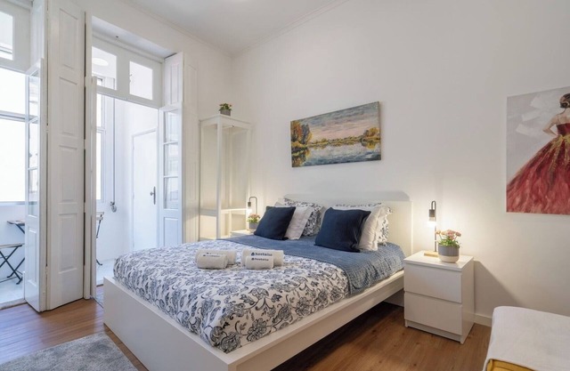 3 Cozy Bright Rustic Flats | City Center