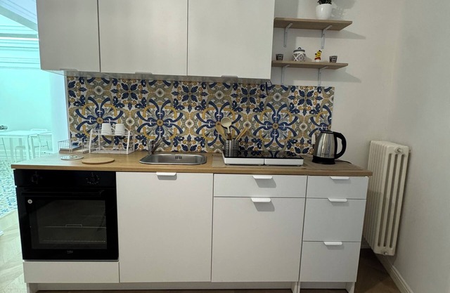 3 double rooms and 3 private bathrooms historic center of Palermo