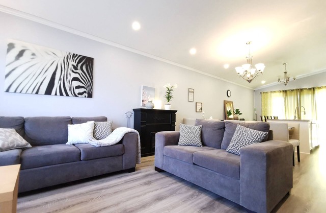 3 free parking,15 mins to old Montreal port(Pet Friendly)