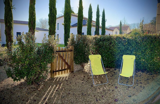 3*** gîte 50m from the spa, terrace, enclosed garden and private parking.
