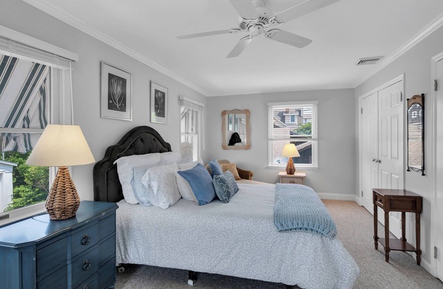 3 homes from Ocean, steps away from down town Bay Head and restaurants & shops!