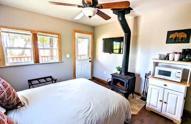 # 3. Howling Wolf's Lair - Studio W/ Fireplace (Pet Free)