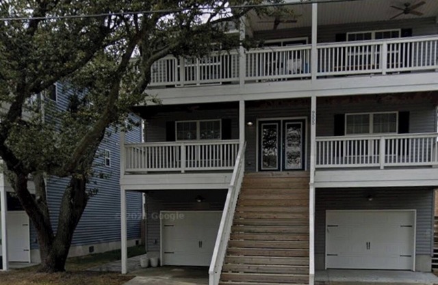 3 level home 2 blocks from the beach