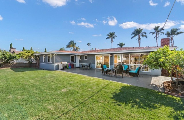 3 Living Rooms 5BR/4B w/ Yard!