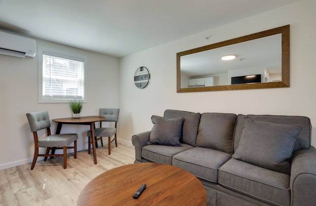 3 Mi to Beach & Pier: Pet-Friendly Cape Cod Apt!