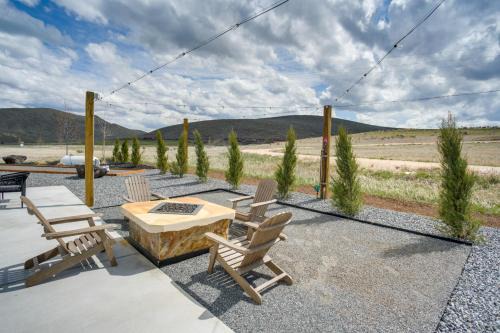 3 Mi to Bear Lake Home with Hot Tub and Huge Patio!