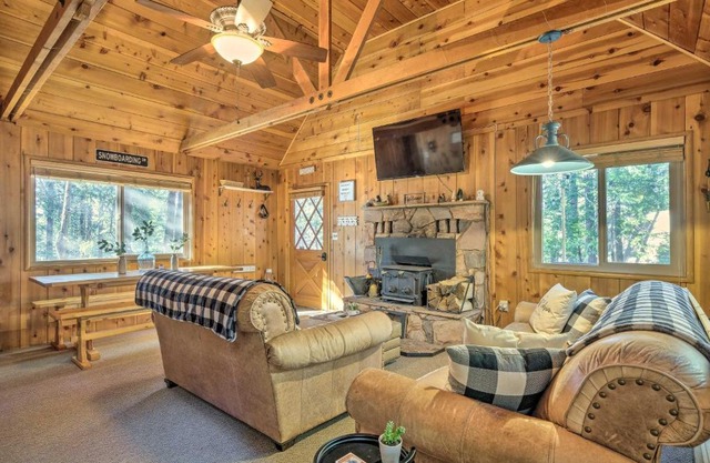 3 Mi to Big Trees State Park Cabin with Scenic Deck