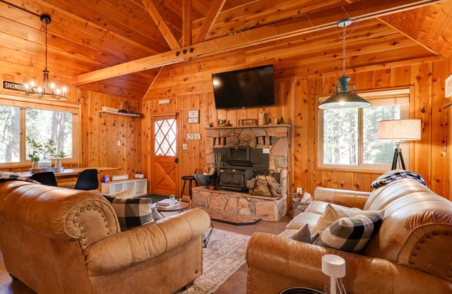 3 Mi to Big Trees State Park: Cabin w/ Scenic Deck