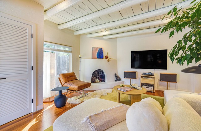 3 Mi to Downtown - Condo w/ Hot Tub in Santa Fe!