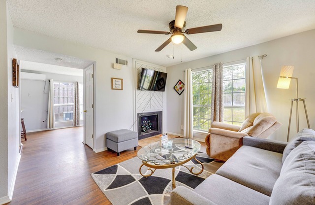 3 Mi to Downtown Fort Smith: Quiet Home w/Patio
