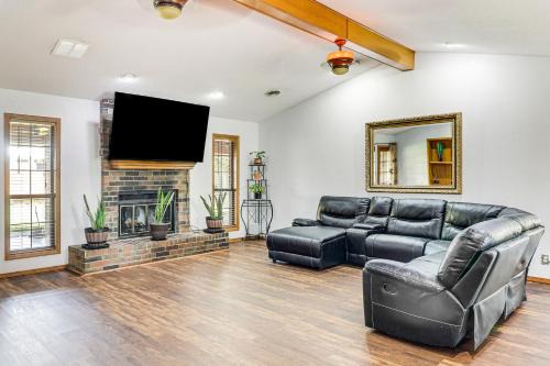 3 Mi to Downtown Roswell Home with Patio and Yard