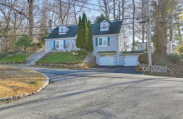 3 Mi to Downtown: Spacious White Plains Home