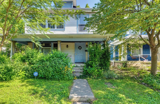 3 Mi to Dtwn Indy: 20th-Century Apt w/ Fenced Yard