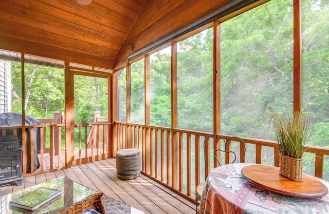 3 Mi to Dtwn Jefferson City: Family Home w/Deck