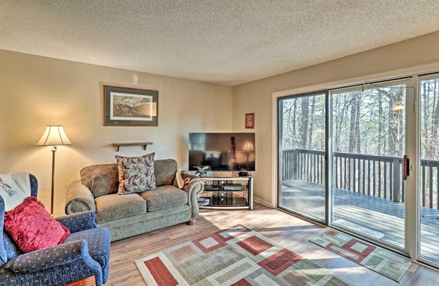 3 Mi to Golf Hot Springs Village Retreat with Deck